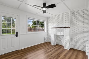 Oak Dr-S1807-015.jpg