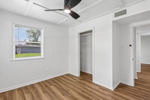 Oak Dr-S1807-023.jpg