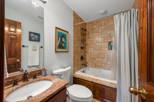 159-W-Oak-Knoll-TL-Hall-Bath