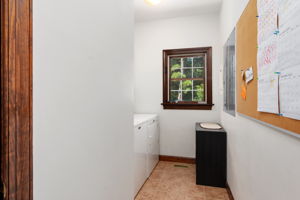 159-W-Oak-Knoll-Laundry