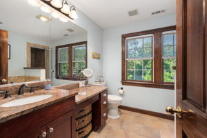 159-W-Oak-Knoll-TL-BR1-Private-Bath