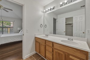  Photo 31