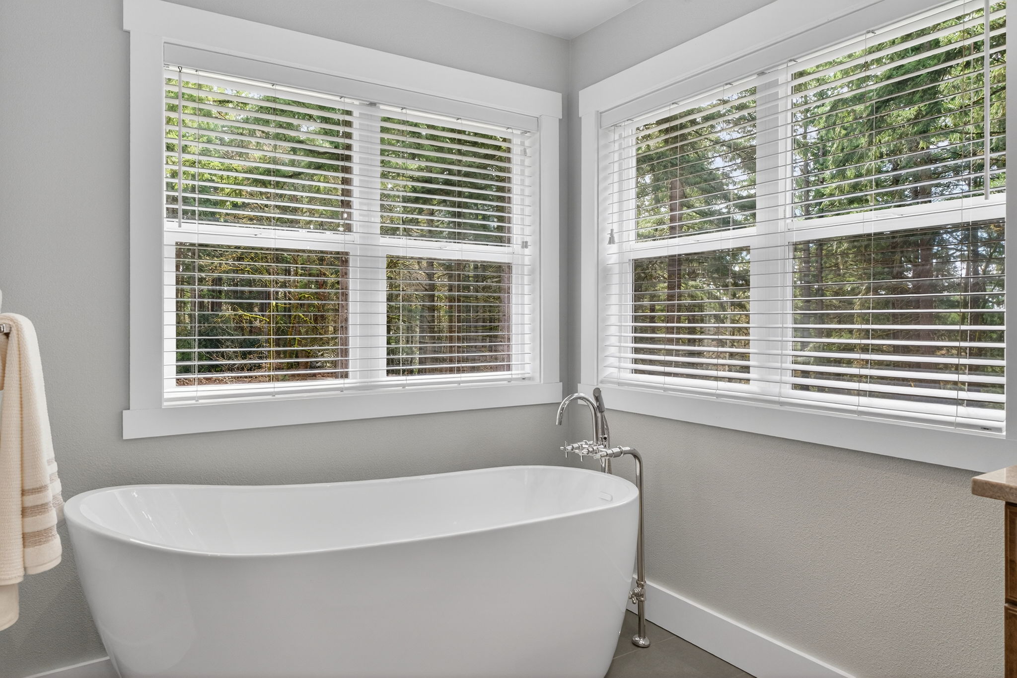 15900 S Lora Ct, Oregon City, 97045