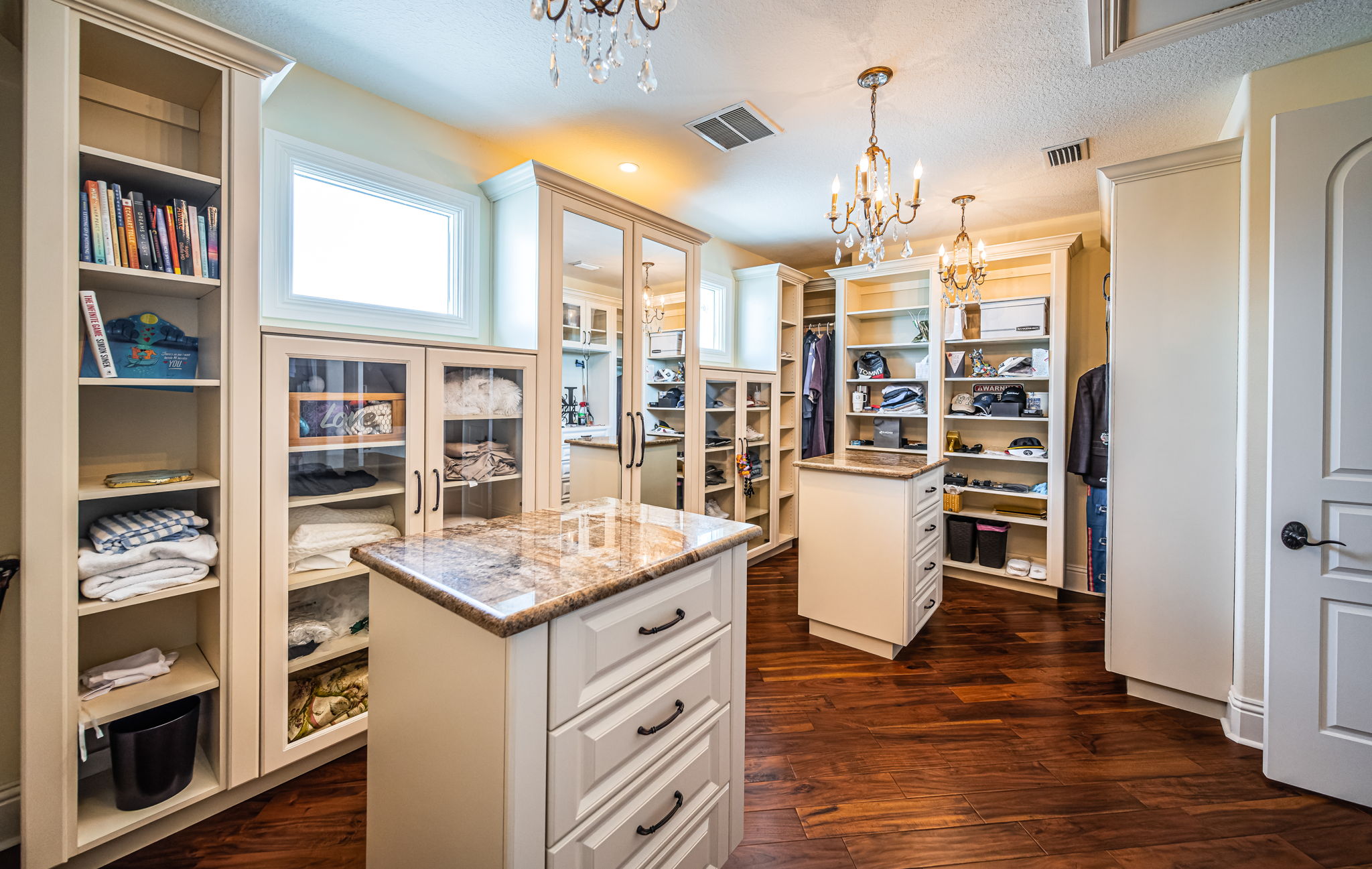 Upper Level Master Bedroom Walk-in Closet1b