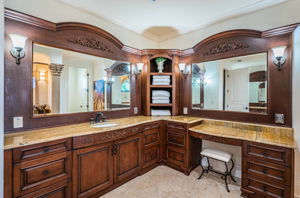 Upper Level Master Bathroom1b