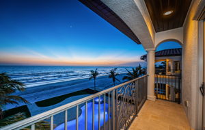 Upper Level Guest Bedroom3 Balcony25