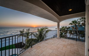 Upper Level Master Bedroom Balcony20