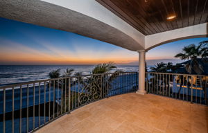 Upper Level Master Bedroom Balcony30