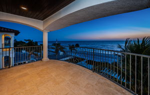 Upper Level Master Bedroom Balcony33