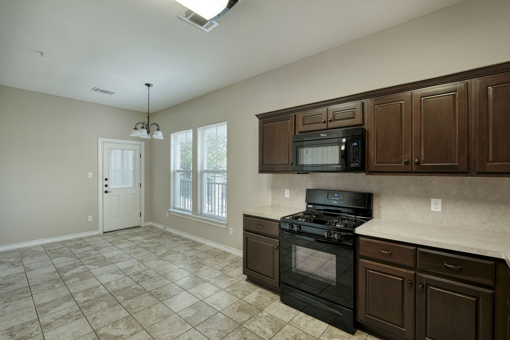 Kitchen/Dining Area