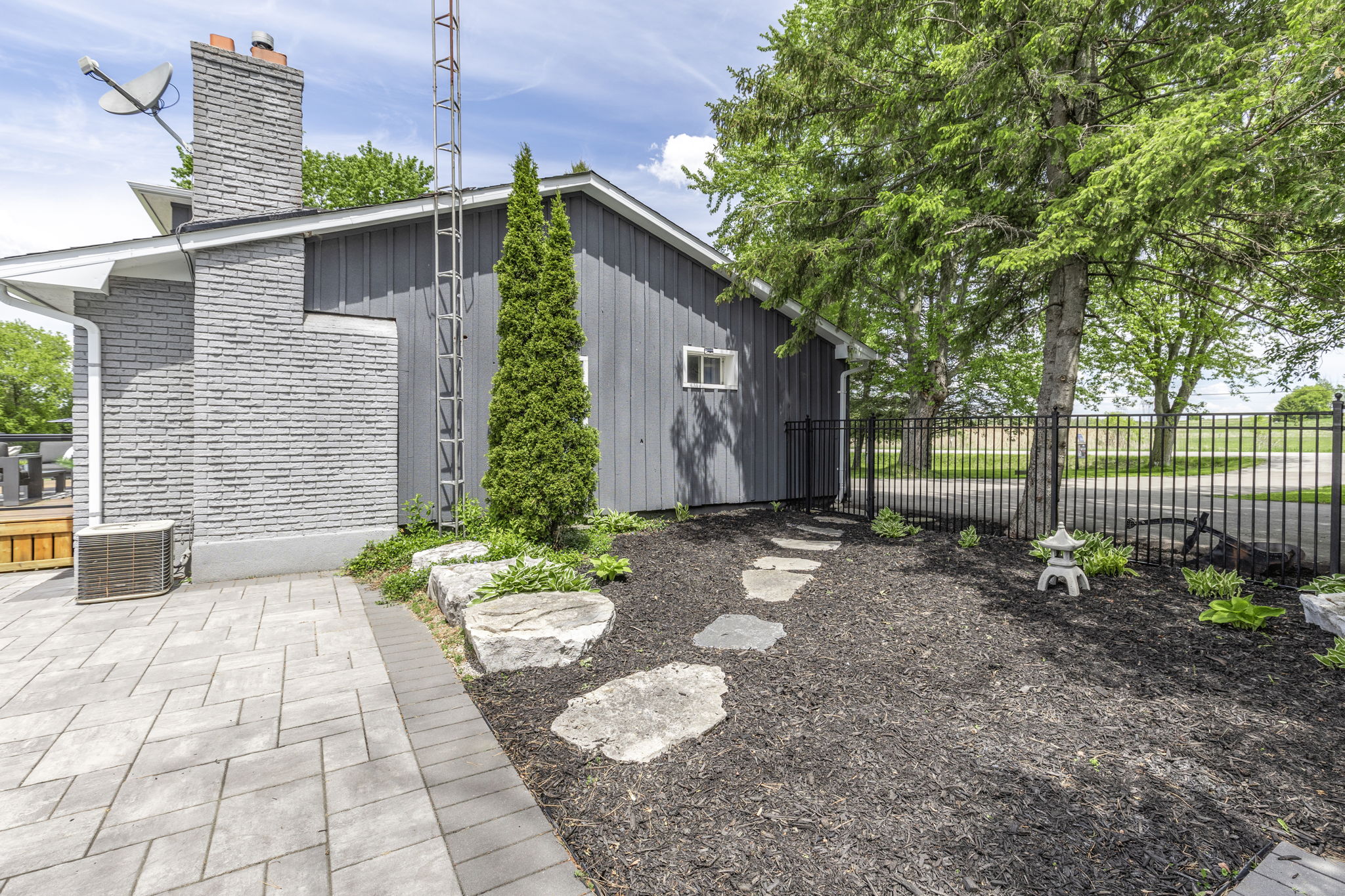 1592 15th Sideroad (55)