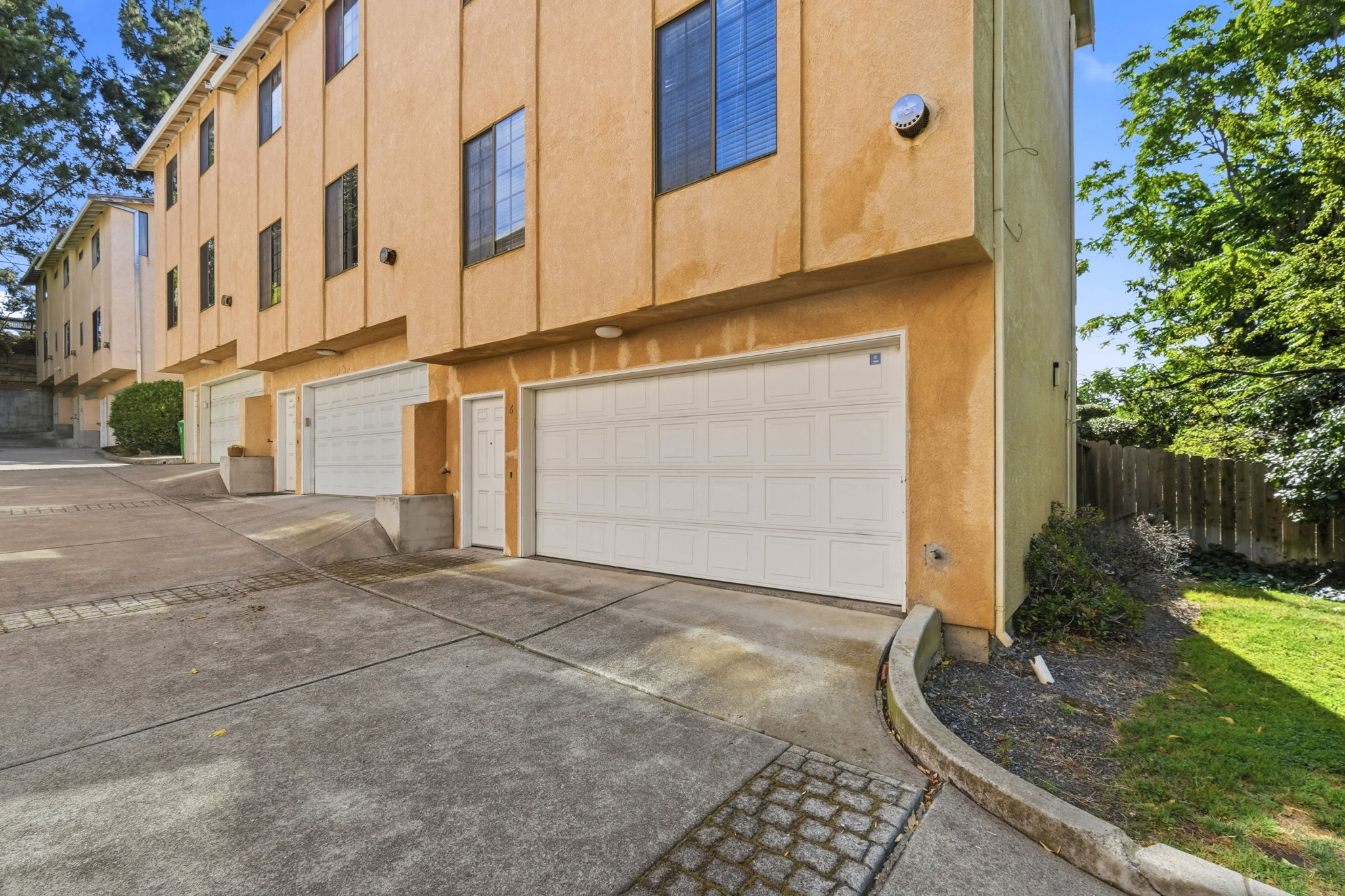 003_F8_15925 Maubert Ave 6