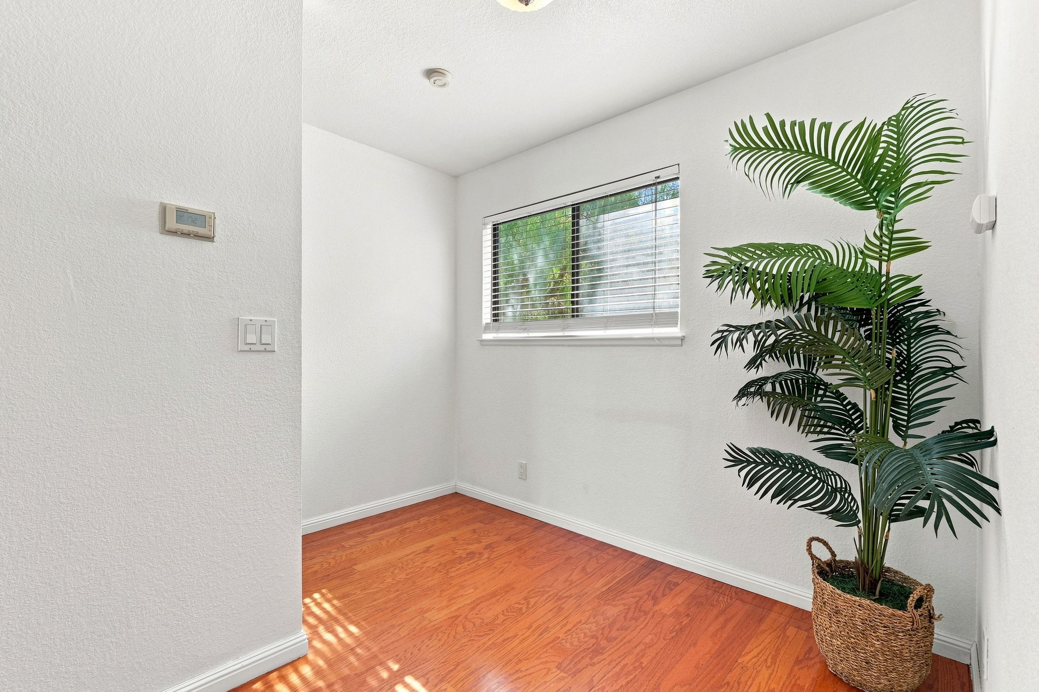 015_F8_15925 Maubert Ave 6