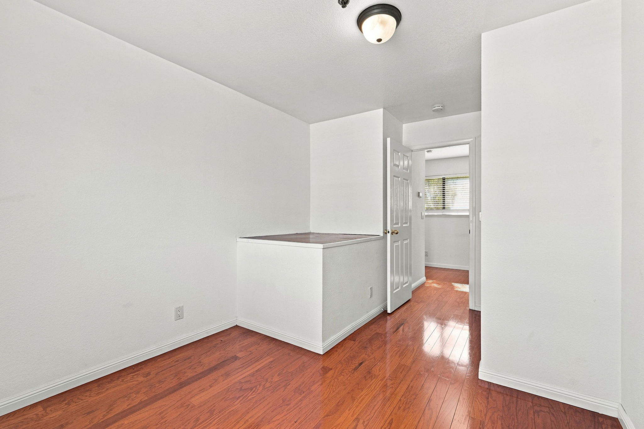 019_F8_15925 Maubert Ave 6