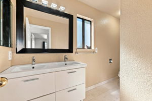 025_F8_15925 Maubert Ave 6