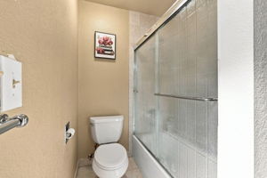 026_F8_15925 Maubert Ave 6