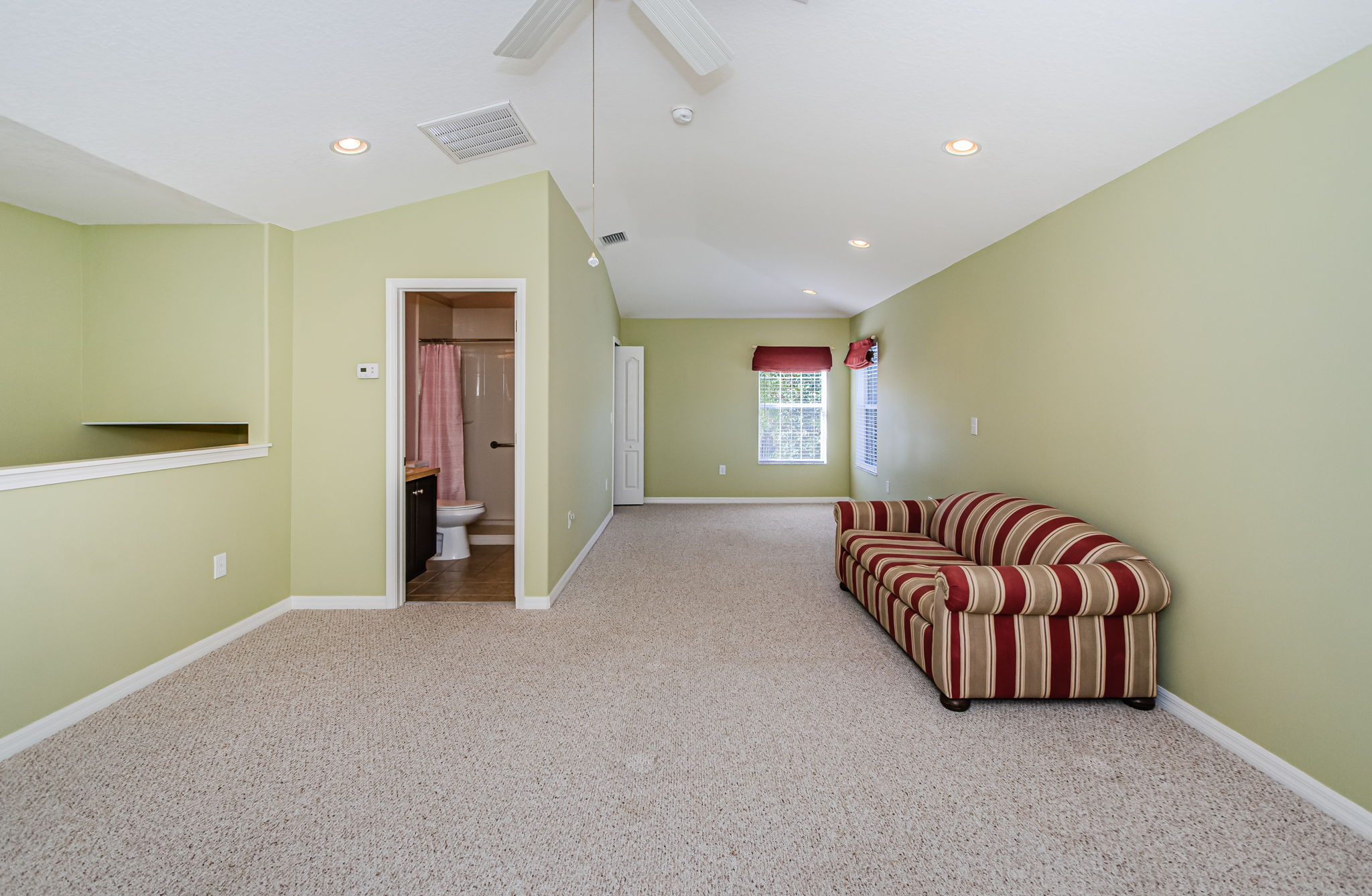 Upstairs Loft 1B