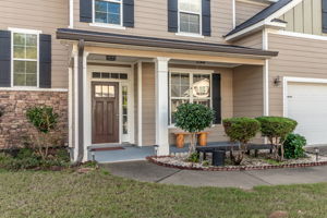 Front Porch/Entrance