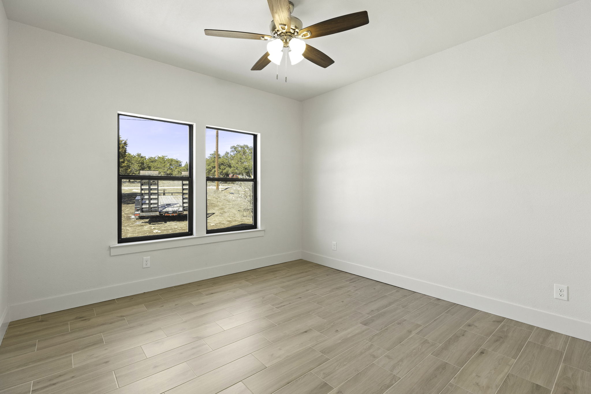  Photo 24