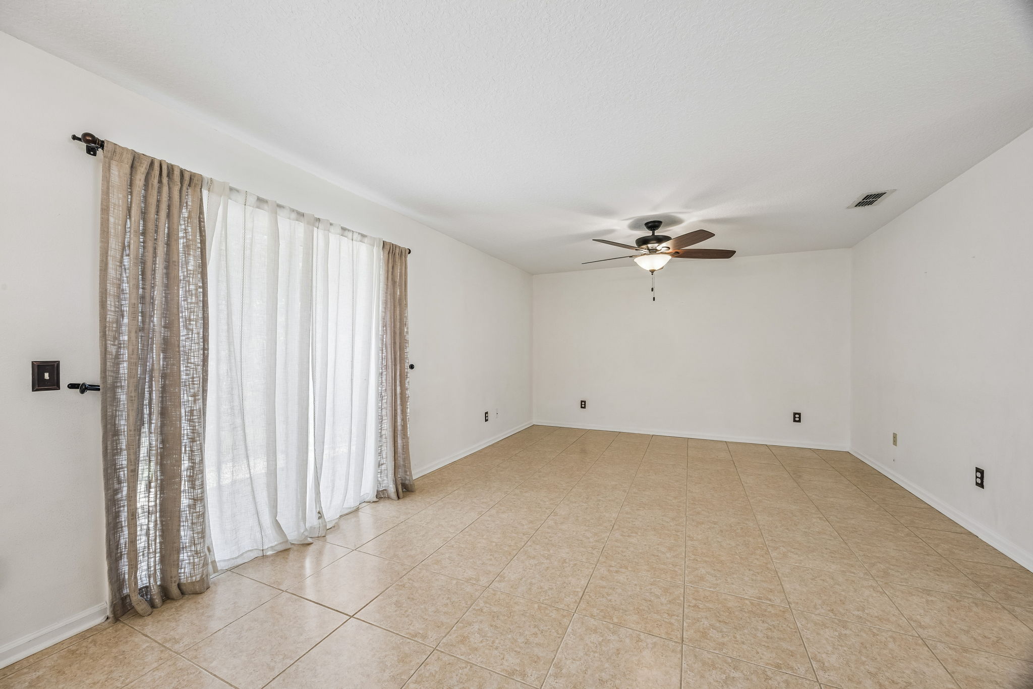 Living Room/Dining Room