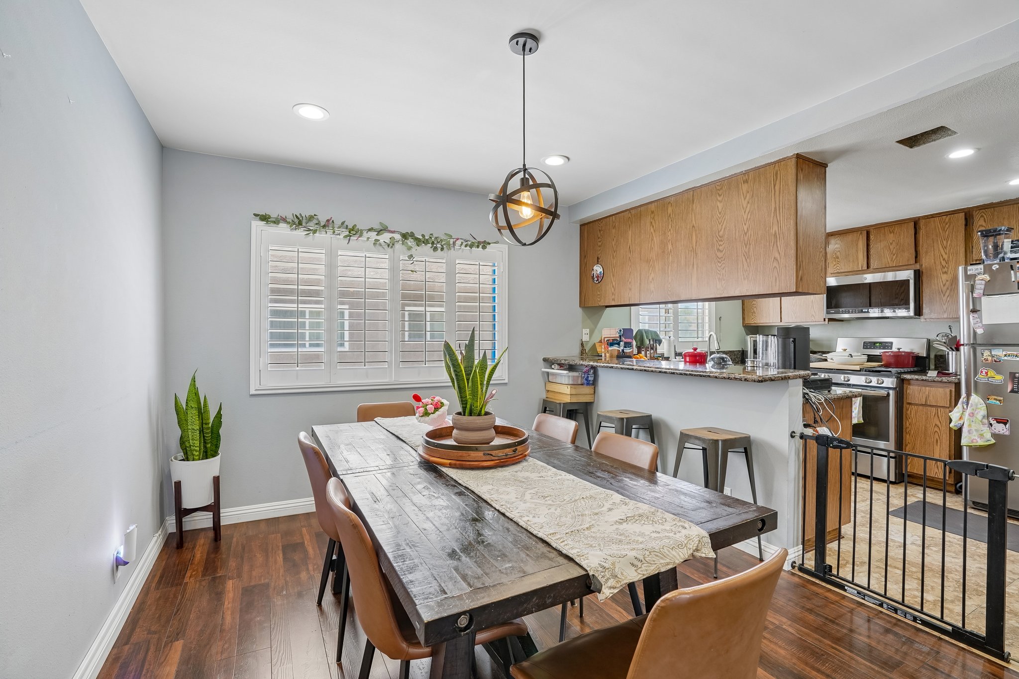 W Jefferson Blvd-S3107-013.jpg