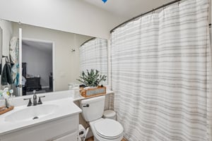 W Jefferson Blvd-S3107-023.jpg