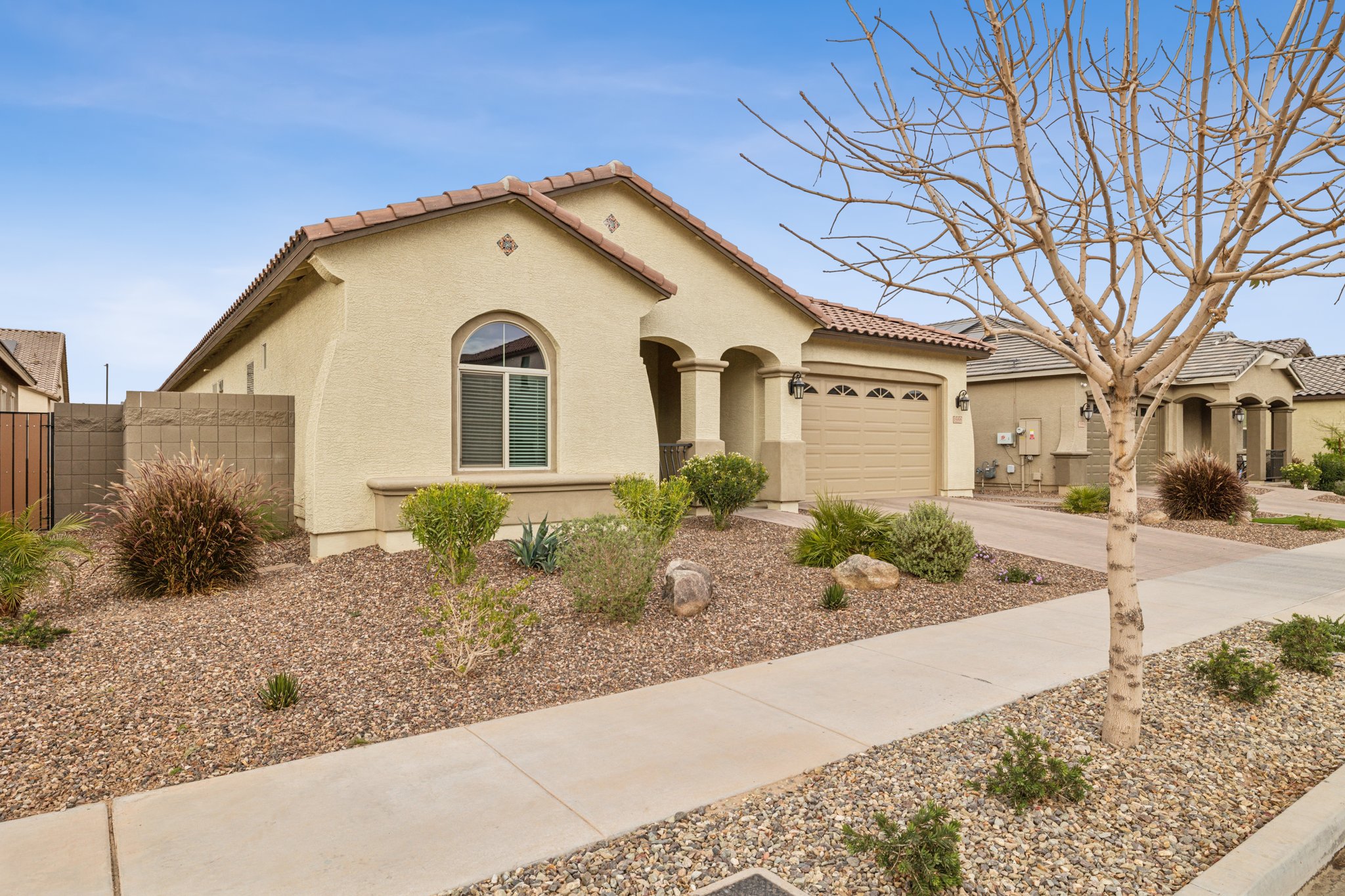 15998 W Electra Ln, Surprise, AZ 85387 - 002.jpg