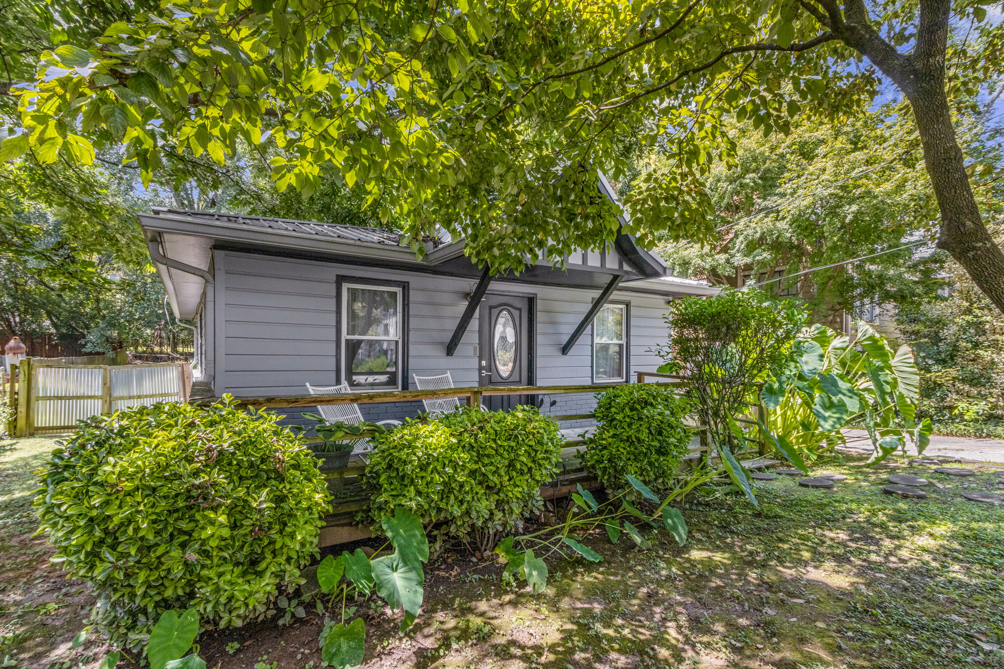 Welcome to 16 Bates Ave NE