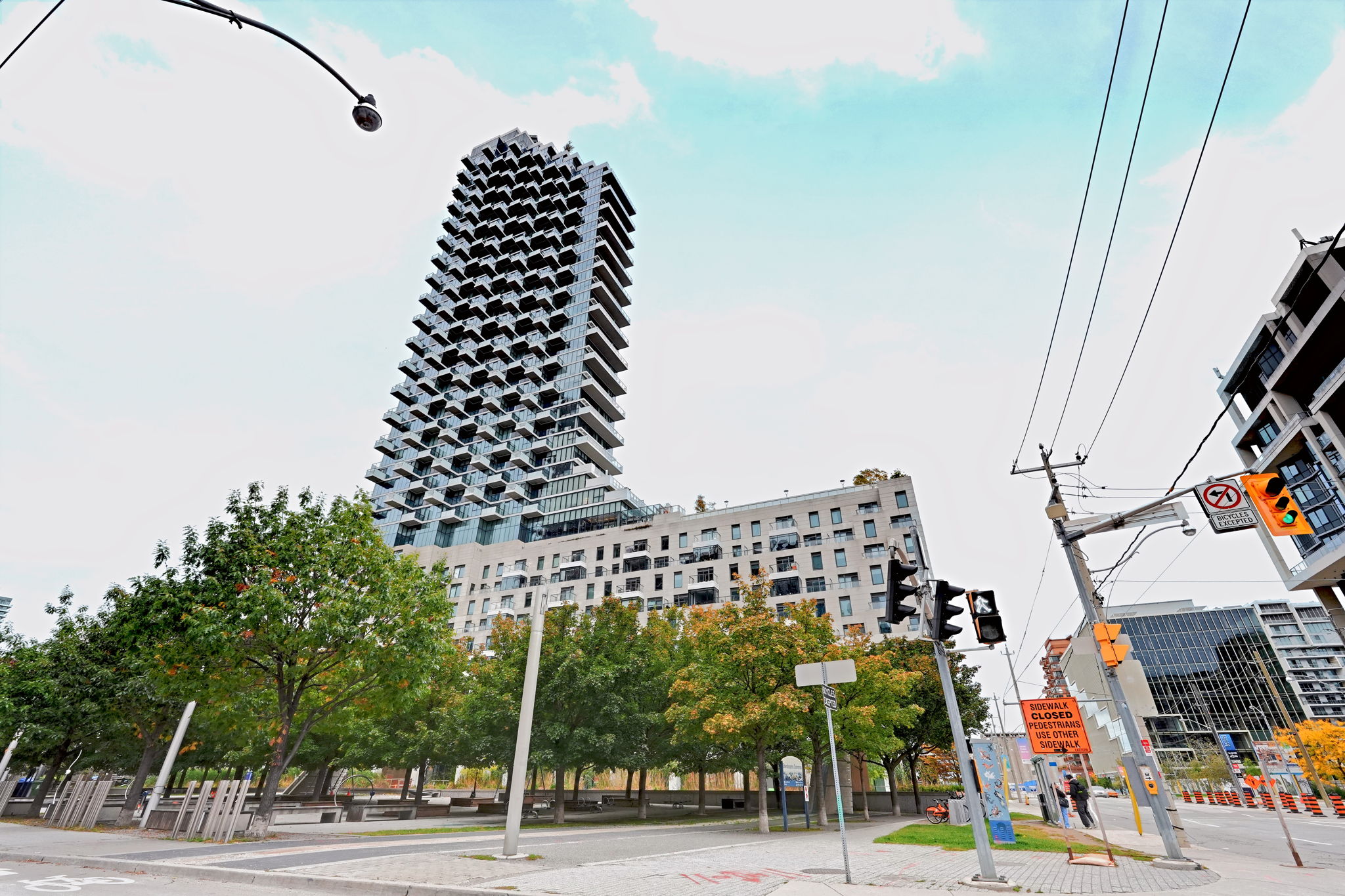 16 Bonnycastle St 3606 Toronto, ON M5A 0C9
