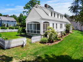 16 Brookline St, Nashua, NH 03064, USA Photo 4