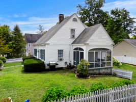 16 Brookline St, Nashua, NH 03064, USA Photo 6