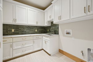 Landry Room Gas & Electric Dyer
