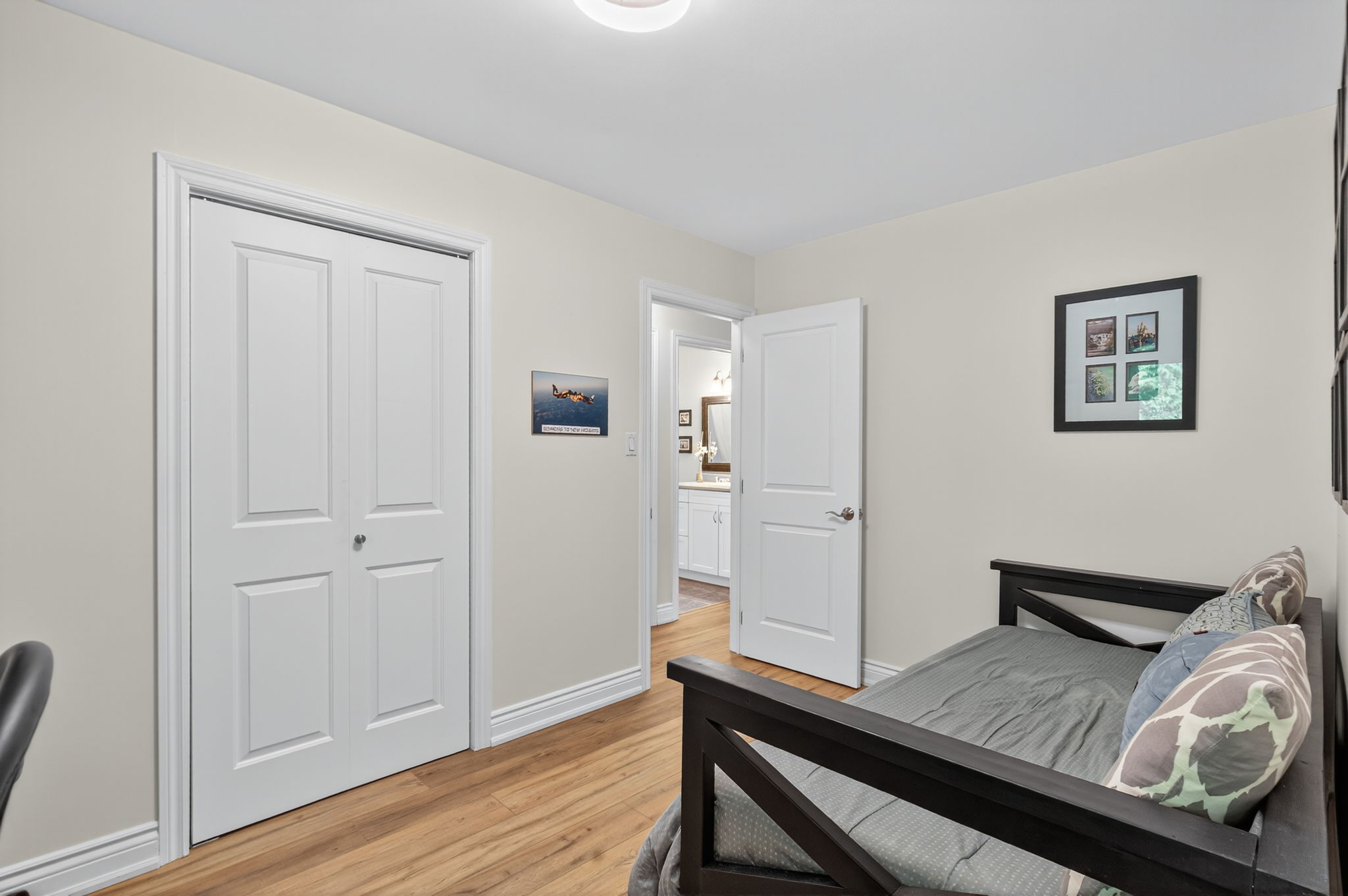  Photo 31