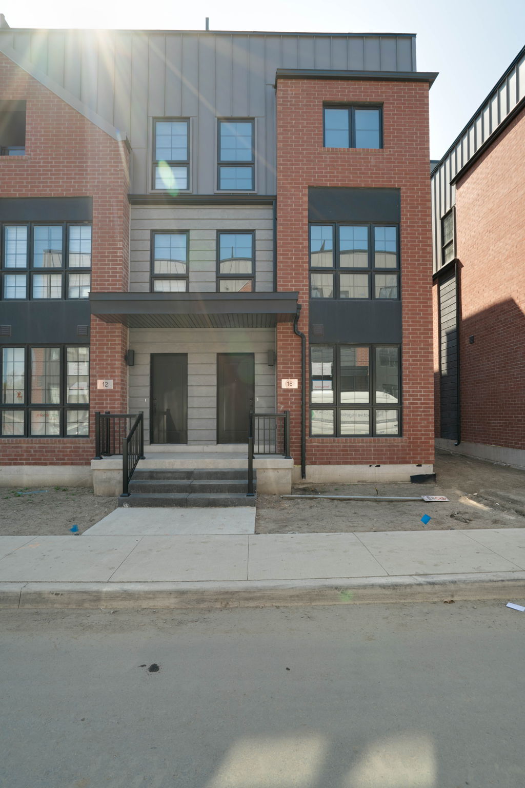 16 Chesley St Vaughan, ON L4J 8A2