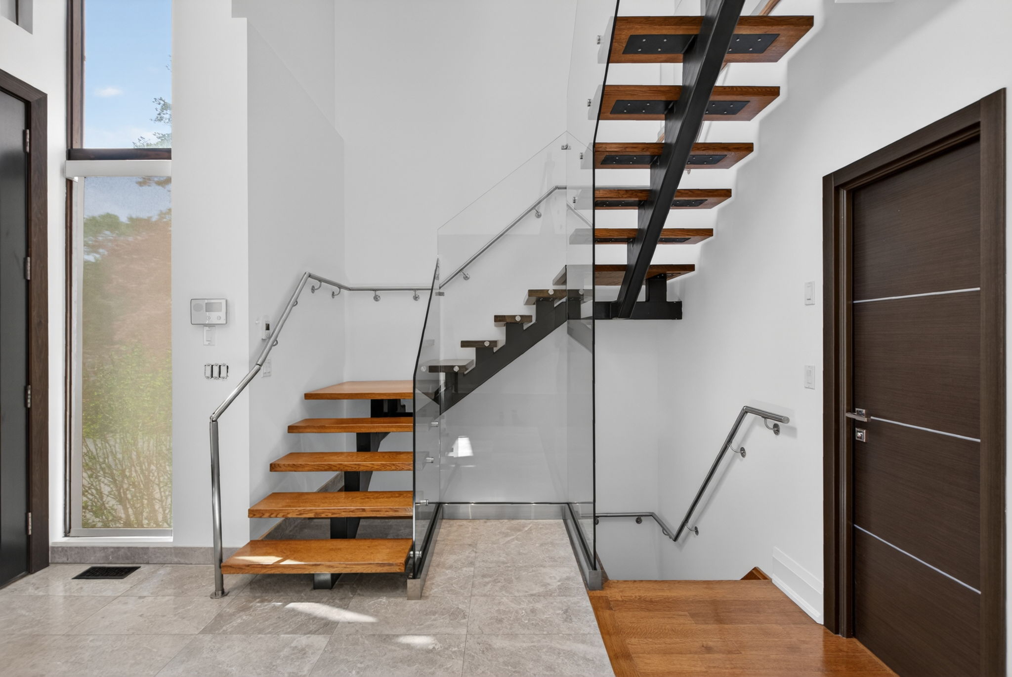 16 Chipping Rd Toronto, M3B 1L1
