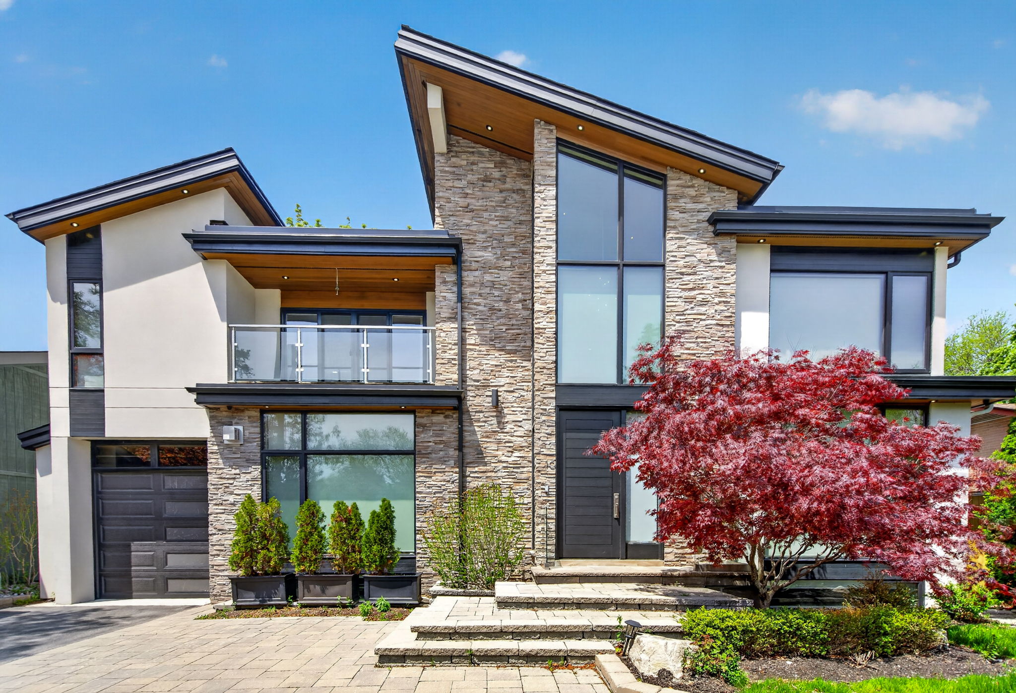 16 Chipping Rd Toronto, M3B 1L1