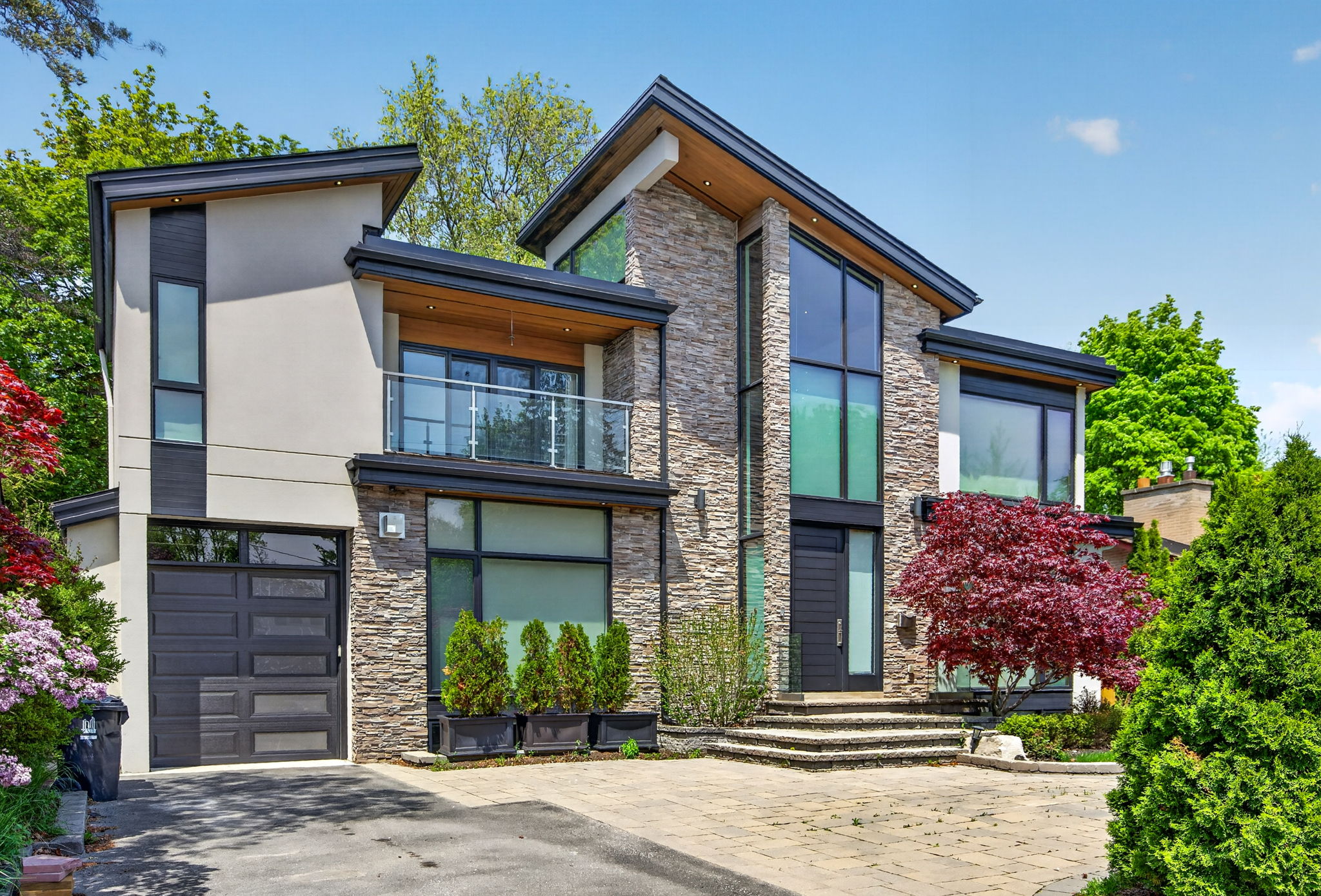 16 Chipping Rd Toronto, M3B 1L1