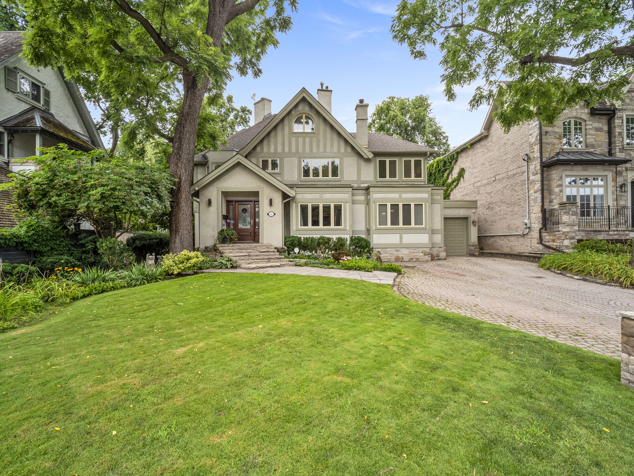16 Clarendon Ave Toronto, ON M4V 1H9