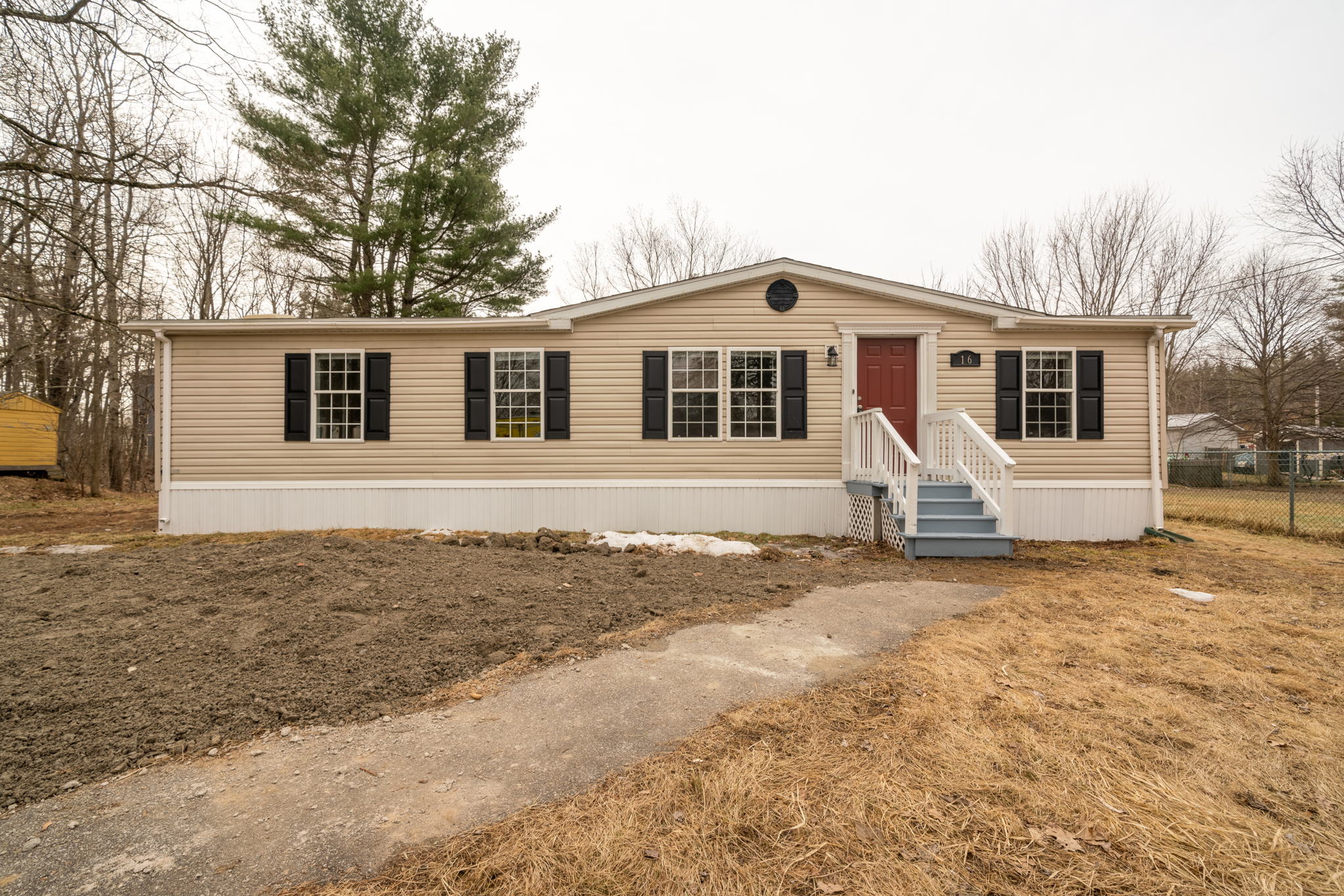 16 Deborah Ave, Raymond, NH 03077, USA Photo 9