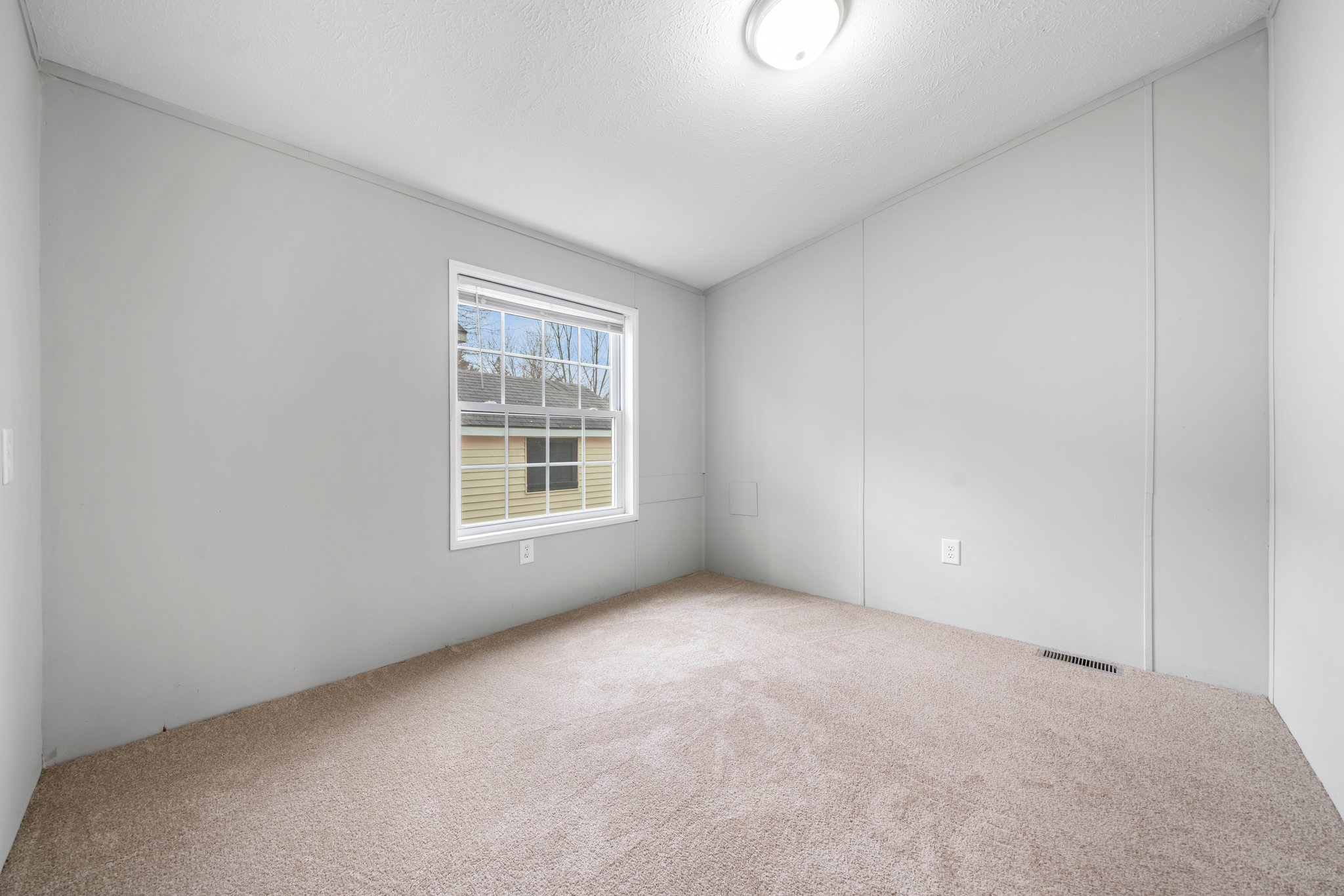 16 Deborah Ave, Raymond, NH 03077, USA Photo 16