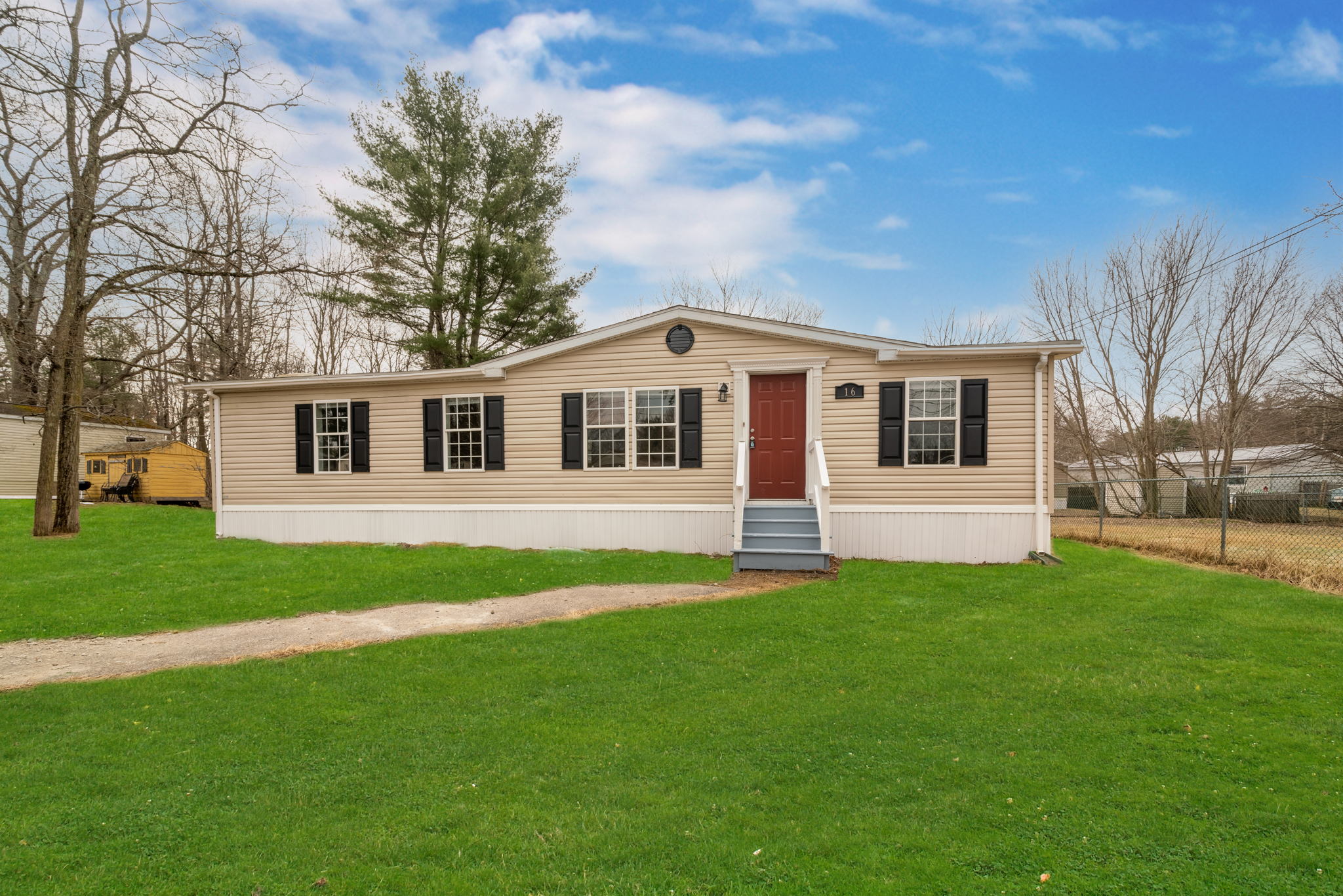 16 Deborah Ave, Raymond, NH 03077, USA Photo 6
