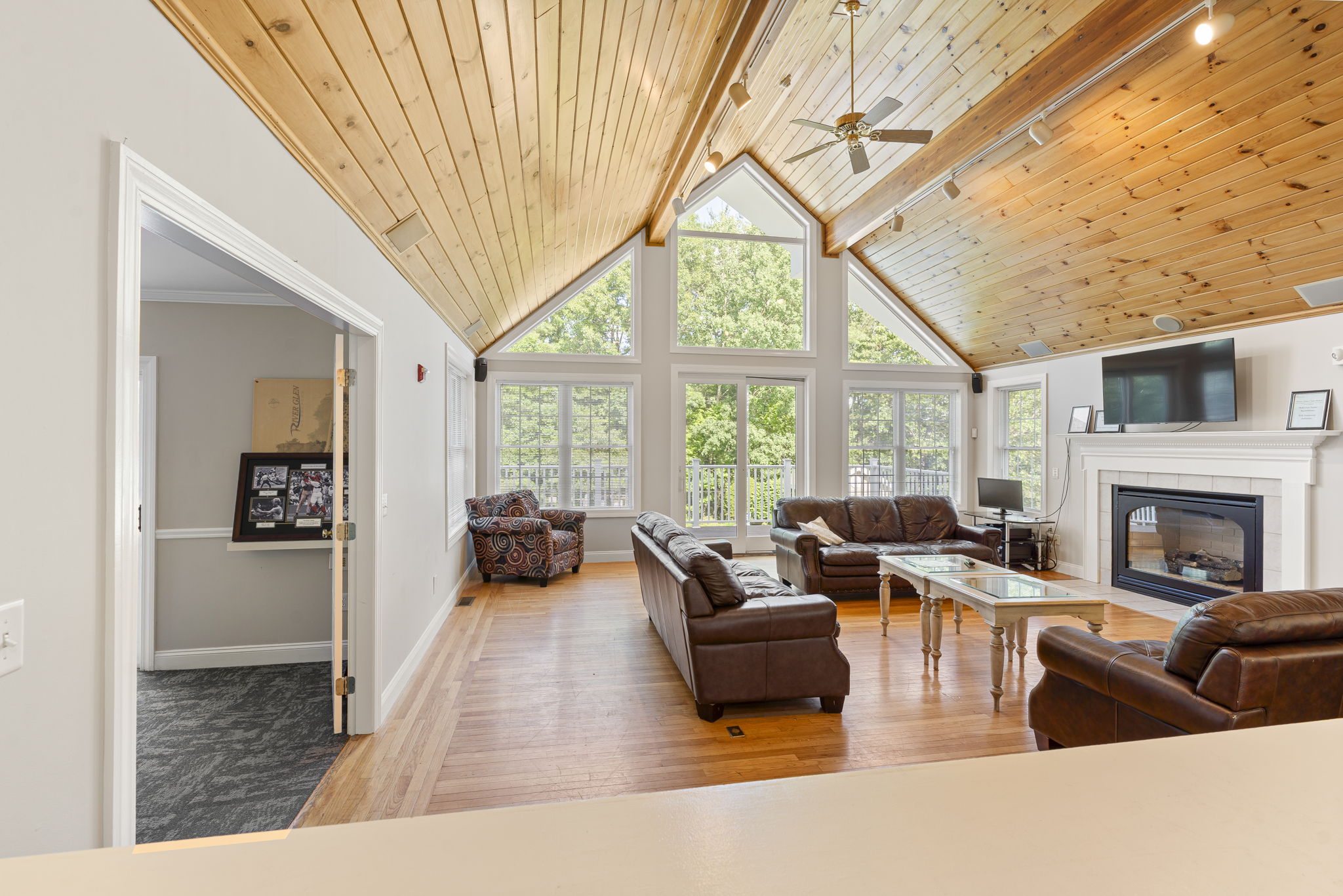  Photo 46