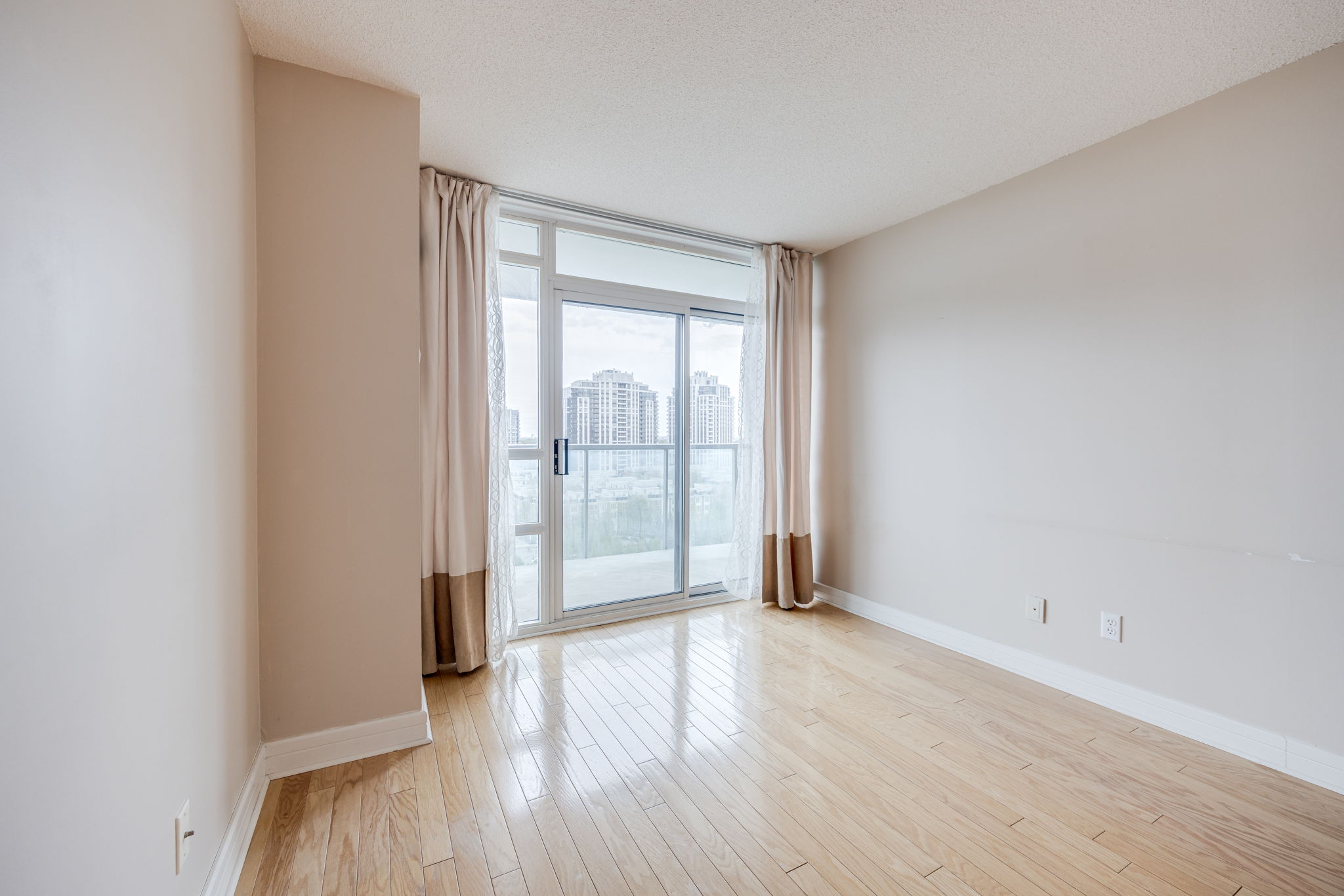 Toronto property showcase — delivered property photograph 11