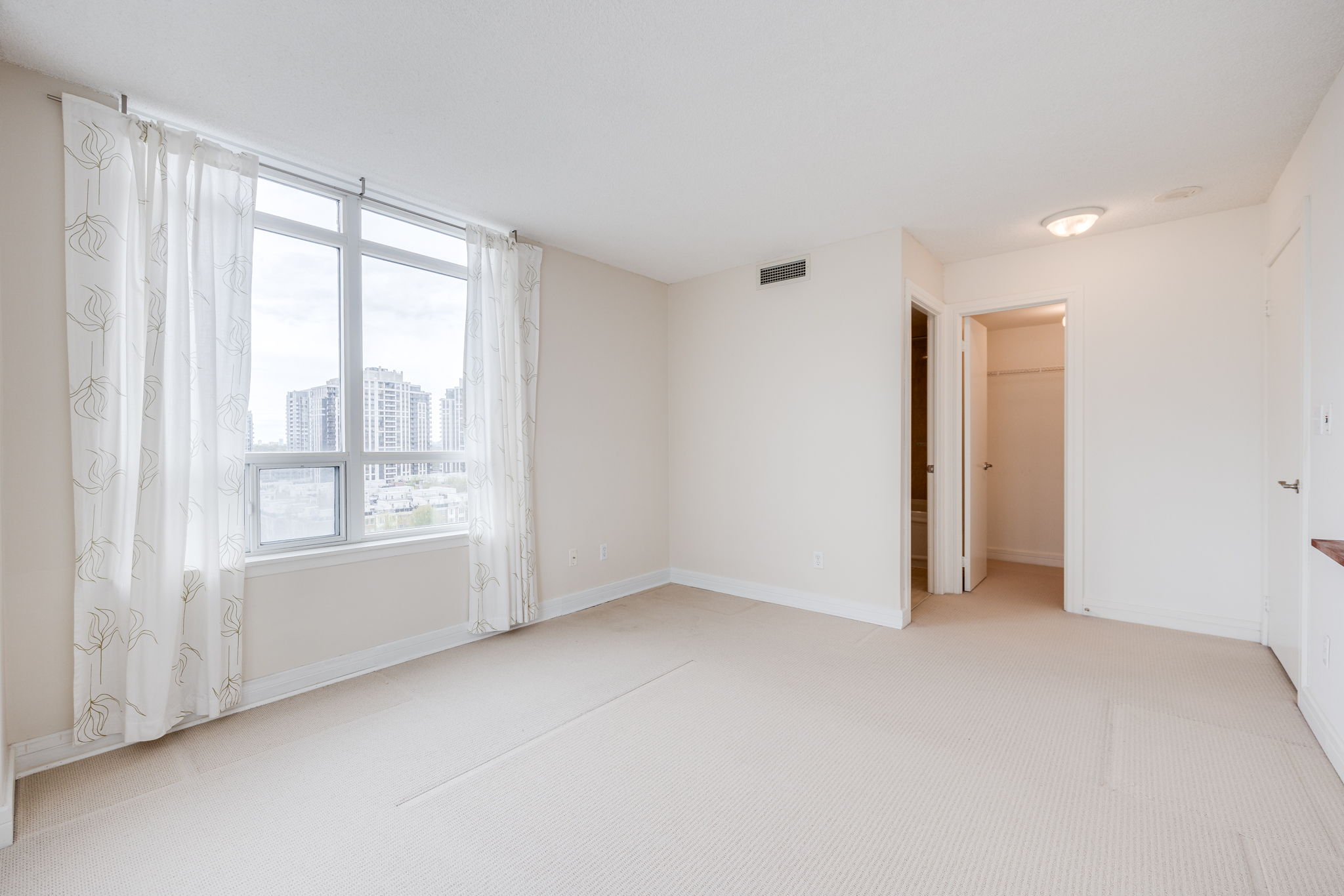 Toronto property showcase — delivered property photograph 17
