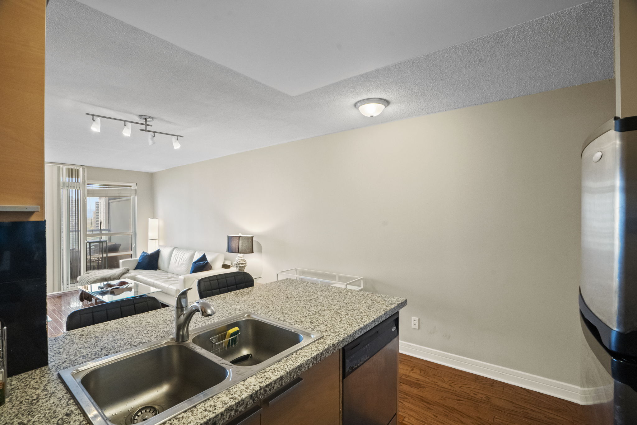 16 Harrison Garden Blvd Toronto, ON M2N 7J6