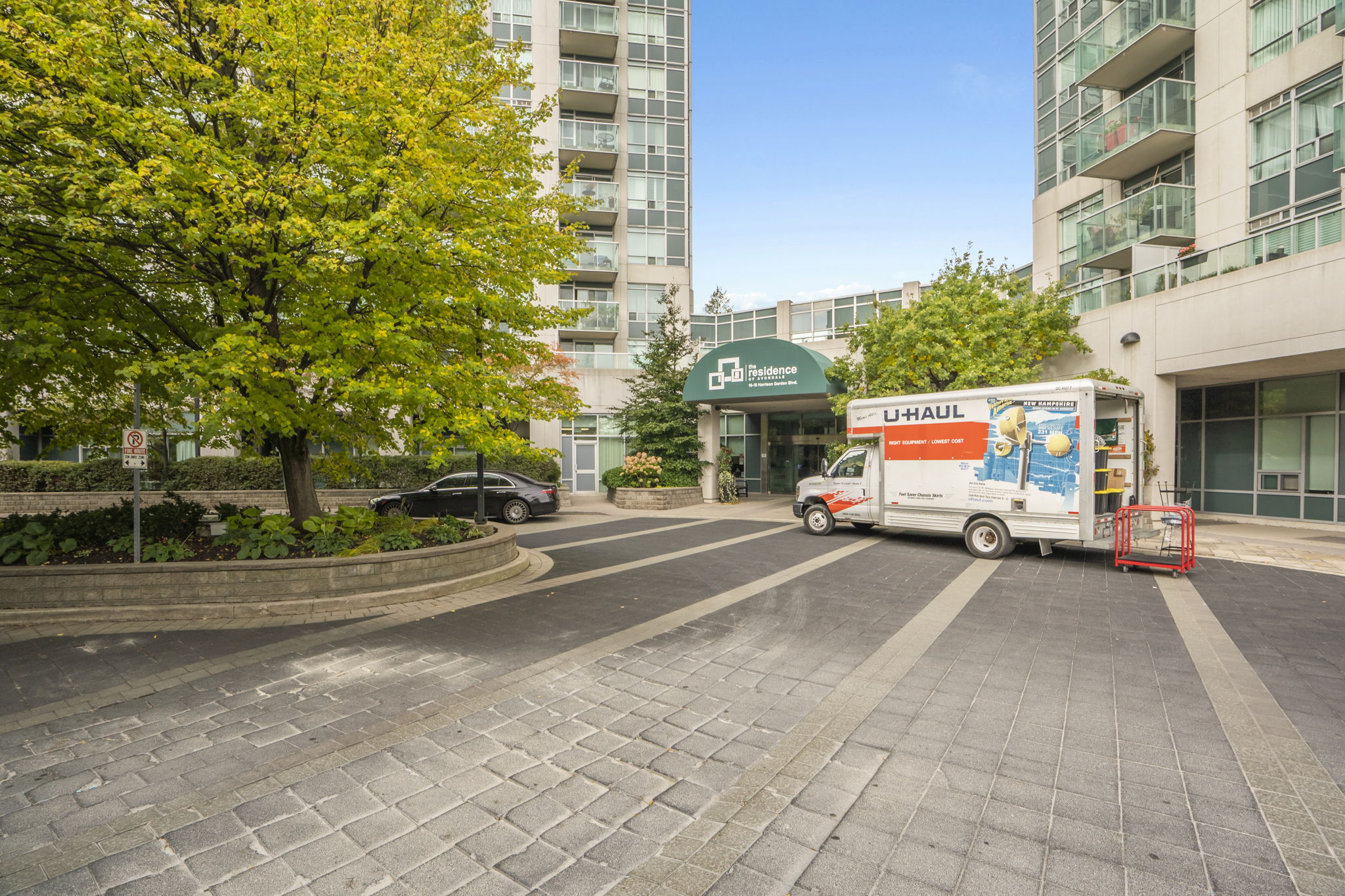 16 Harrison Garden Blvd Toronto, ON M2N 7J6