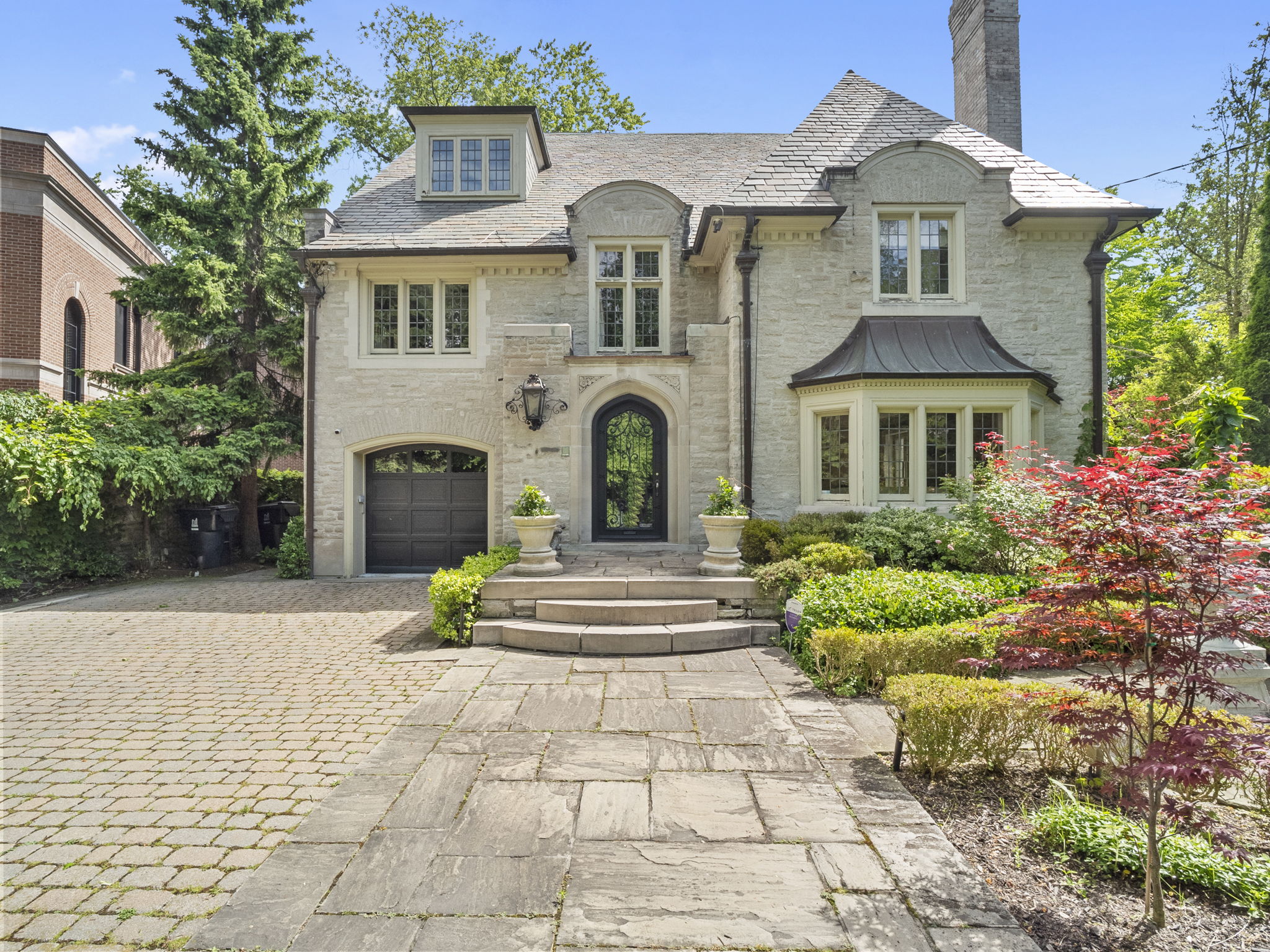 16 Highland Ave Toronto, ON M4W 2A3