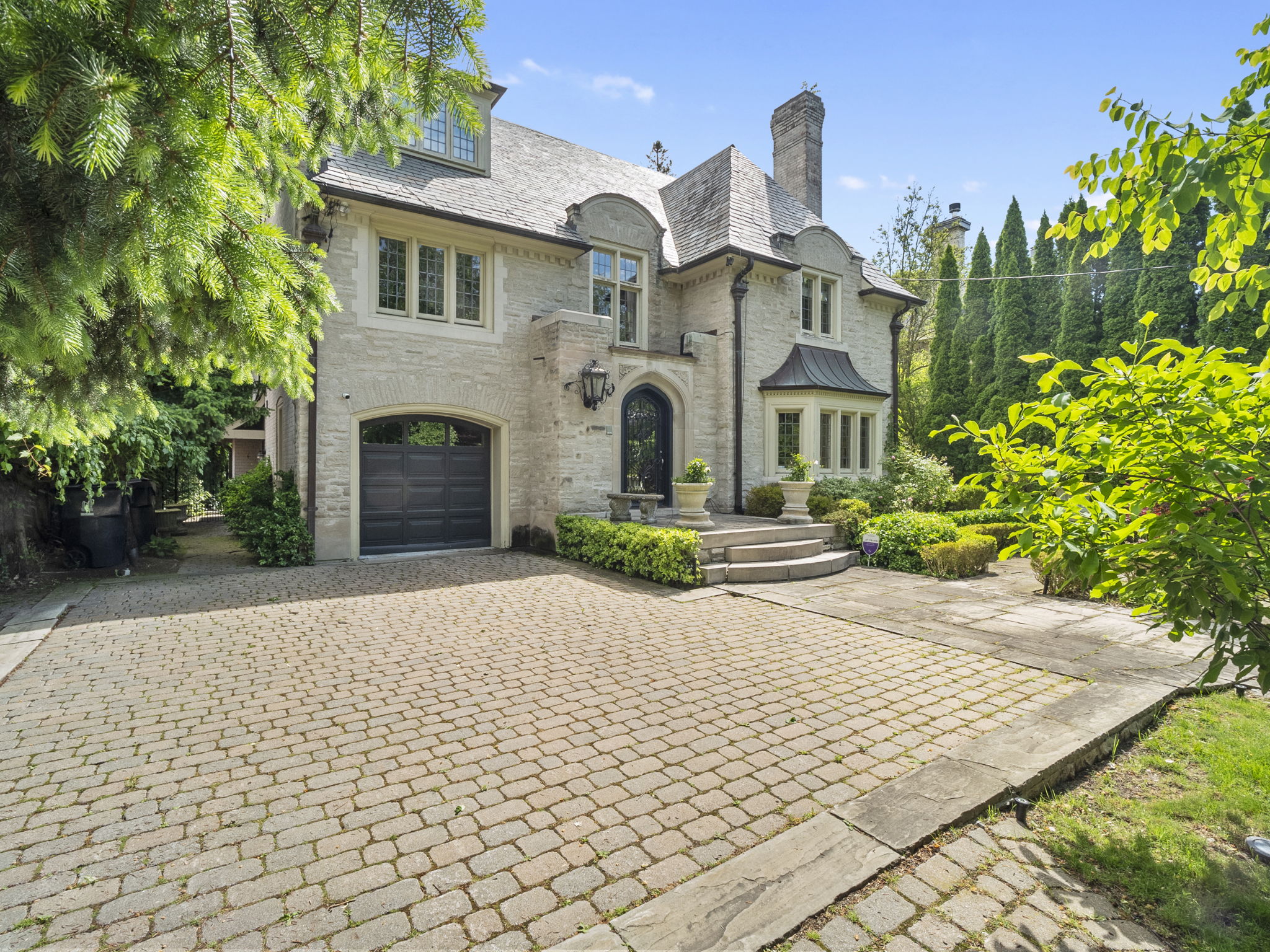 16 Highland Ave Toronto, ON M4W 2A3