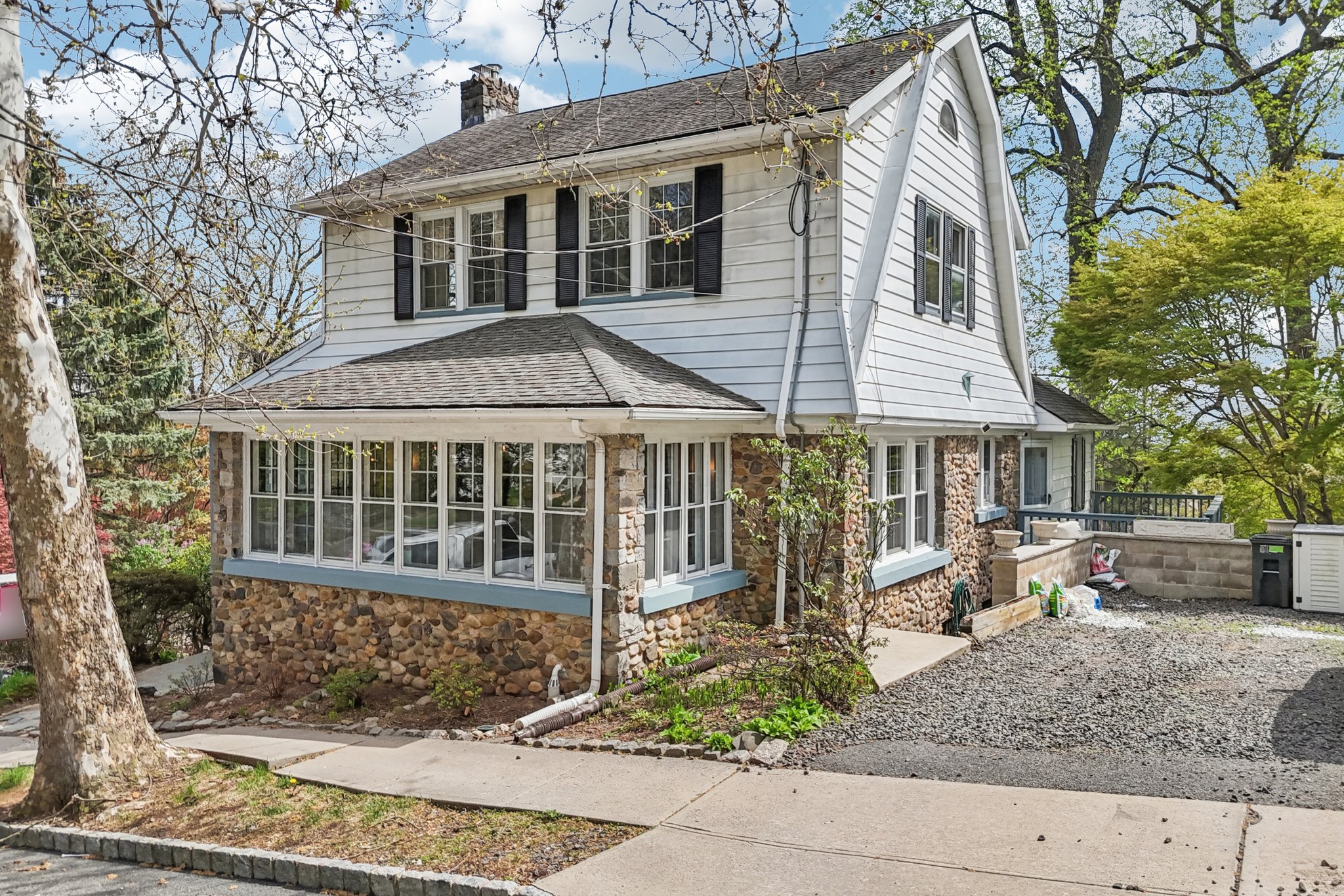 Jones Pl-S1704-004.jpg