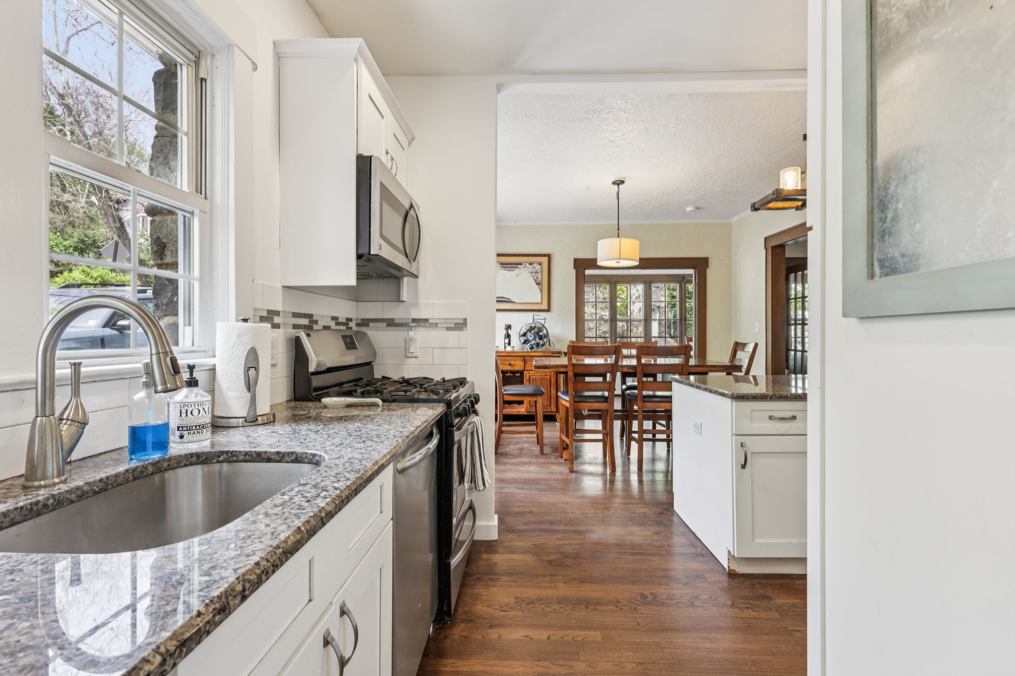 Jones Pl-S1704-015.jpg